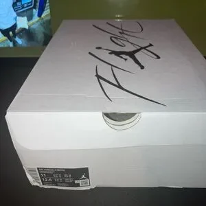Jordan 4 white thunders sz 11 box comes with the shoes Jordan | Shoes | Jordan 4 White Thunders Sz 1 Box Comes With  main image 3